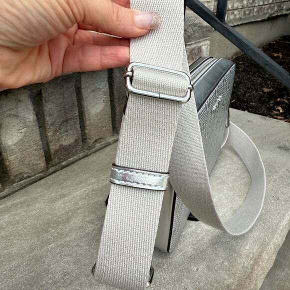 MICHAEL MICHAEL KORS JET SET SILVER MONOGRAM METALLIC CROSSBODY BAG Travel - Picture 10 of 16